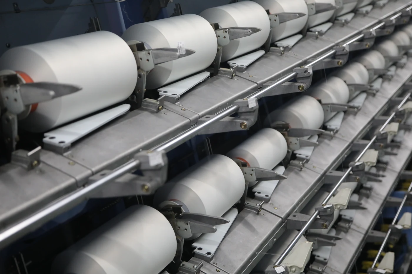Automated polyester yarn winding line